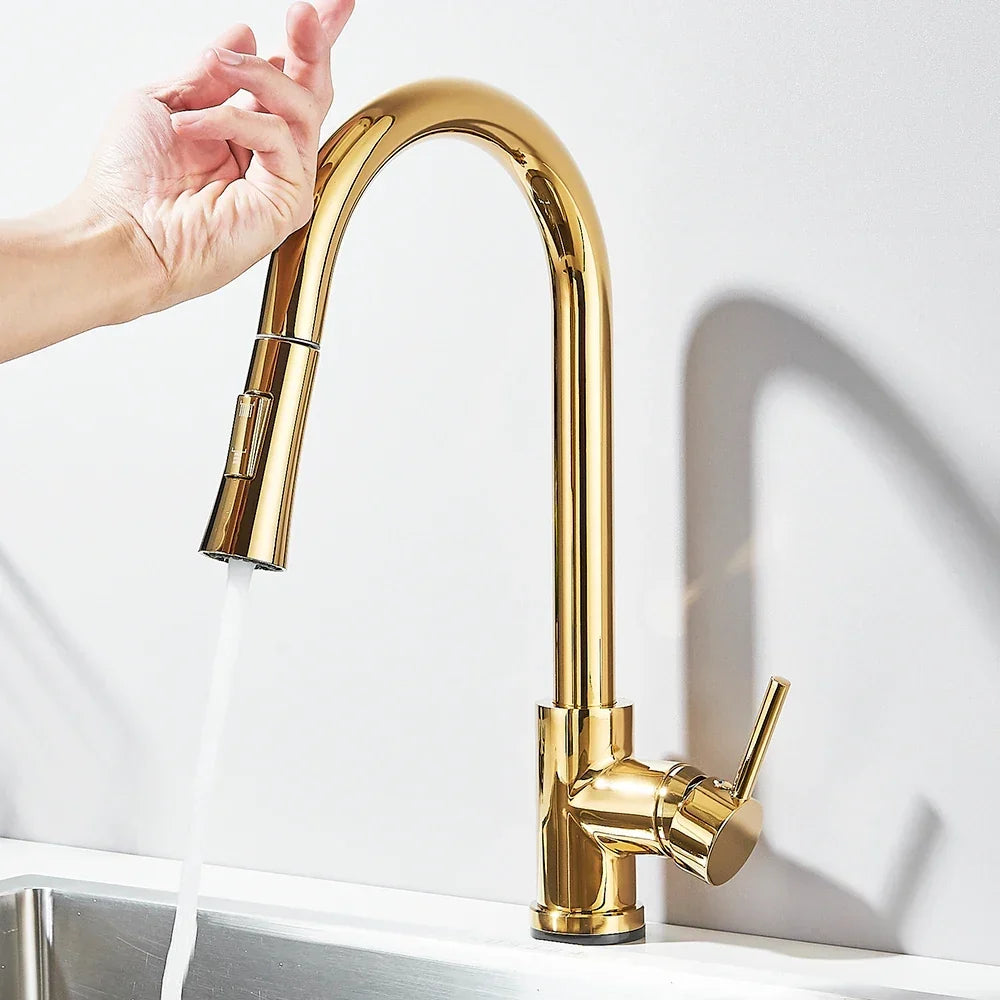 Robinet mitigeur de cuisine moderne avec douchette extensible, design épuré et commande tactile innovante.