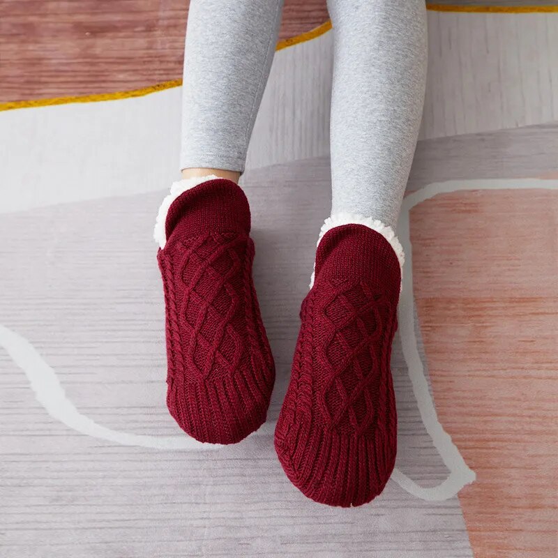 Détendez-vous au chaud avec ces chaussettes thermiques épaisses, parfaites pour les journées d'hiver.