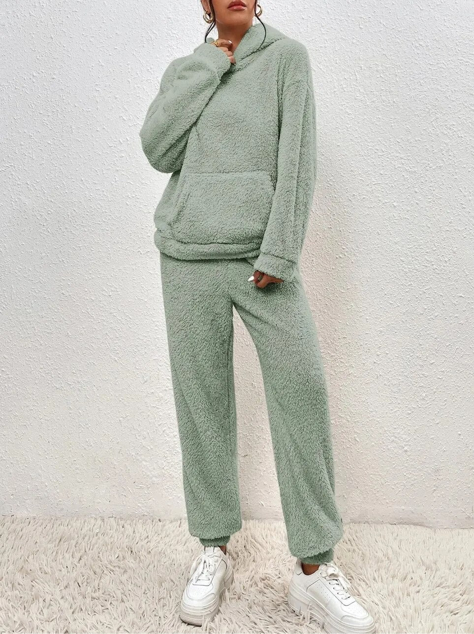 Pyjama LuxeCuddle à capuche en teddy, unisexe, pour des nuits douces et un confort optimal.
