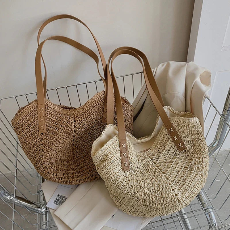 Sac paille Zoya femme, élégant et léger, en paille tissée beige. Accessoire bohème chic parfait pour l'été.