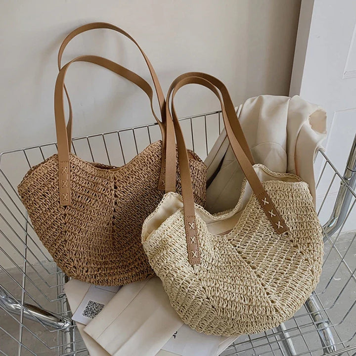 Sac paille Zoya femme, élégant et léger, en paille tissée beige. Accessoire bohème chic parfait pour l'été.