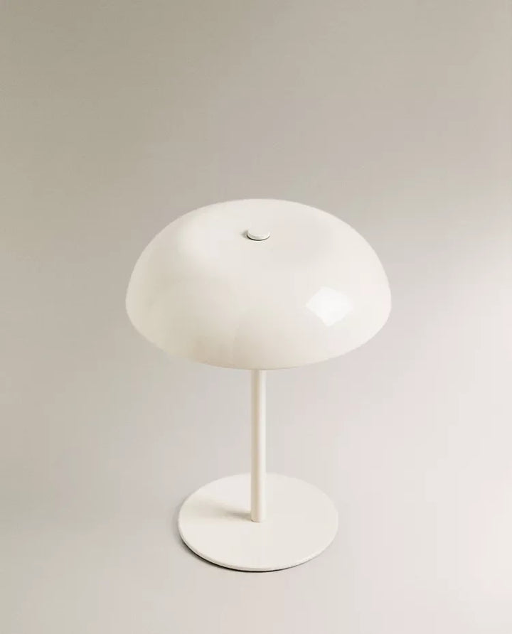 Décoration lumineuse : lampe champignon LED design moderne, rechargeable, crée une ambiance chaleureuse.