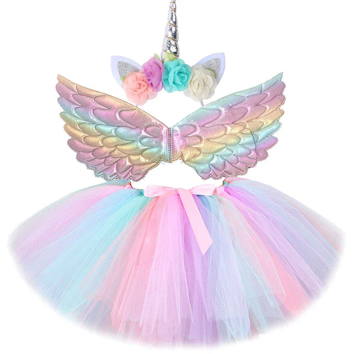 Déguisement licorne enfant complet avec tutu pastel, ailes scintillantes et diadème magique pour fête ou anniversaire.