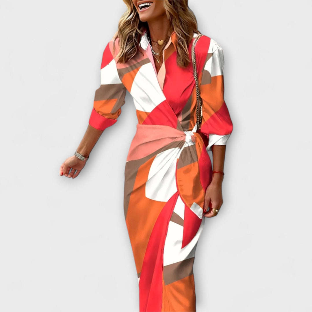 Modèle de robe midi rayée femme, coupe chemise, idéale pour un look estival confortable et polyvalent.