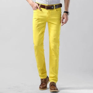 Pantalon homme rose fuchsia, confortable et polyvalent, parfait pour la mode masculine décontractée.