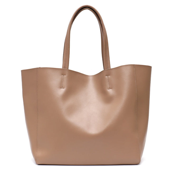 Détail du cuir grainé du sac à main cabas femme, qualité et finition premium assurées.
