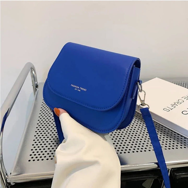 Sac bandoulière moderne pour filles et ados, sac à main compact et chic, accessoire mode stylé.