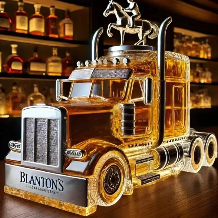 Superbe bouteille de whisky en verre transparent, design détaillé de camion semi-remorque pour servir vos spiritueux.