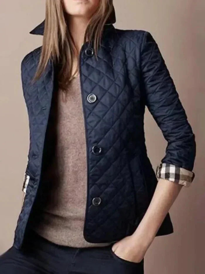 Manteau léger femme matelassé à carreaux, style élégant et confortable pour un look hivernal raffiné.