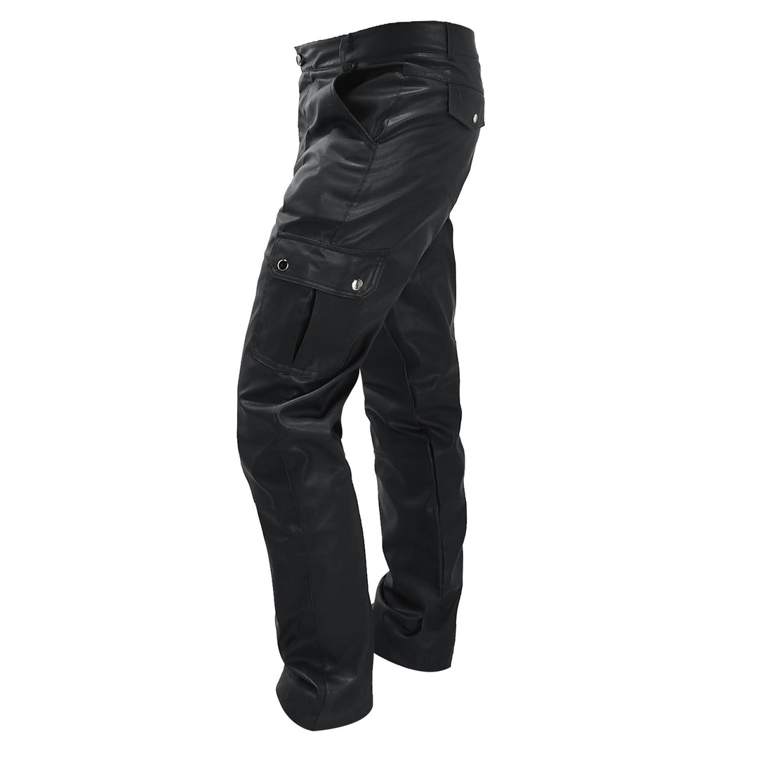 Pantalon cargo homme noir tendance effet cuir, parfait pour un style urbain décontracté et chic.