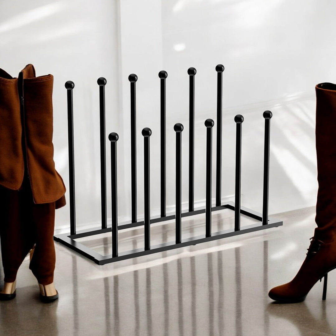 Gardez vos bottes organisées avec ce rangement 6 paires en métal noir. Support chaussures élégant pour votre entrée.