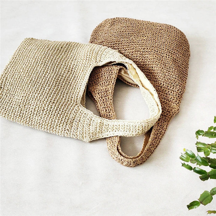 Sac Atria en paille pour femme, chic et polyvalent, idéal pour la plage ou comme sac d'été.