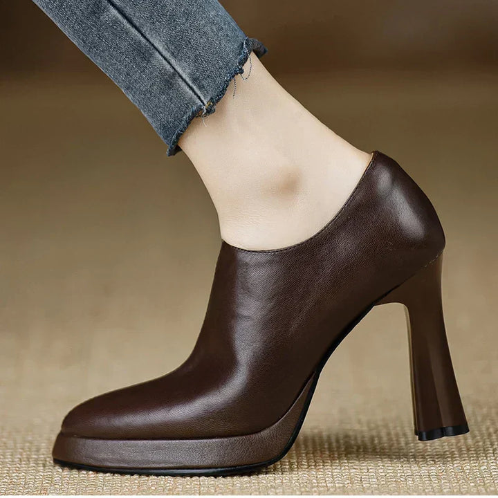 Chaussures Carina à talons pour femmes, design structuré, offrant un confort optimal pour la soirée ou le travail.