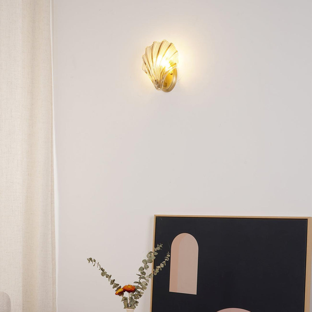 Illuminez votre salon avec l'applique murale coquillage, design unique et élégant.