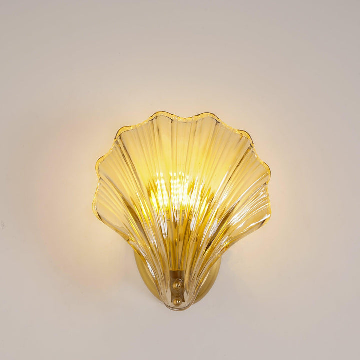 Décoration côtière chic: applique murale coquillage, luminaire d'ambiance.