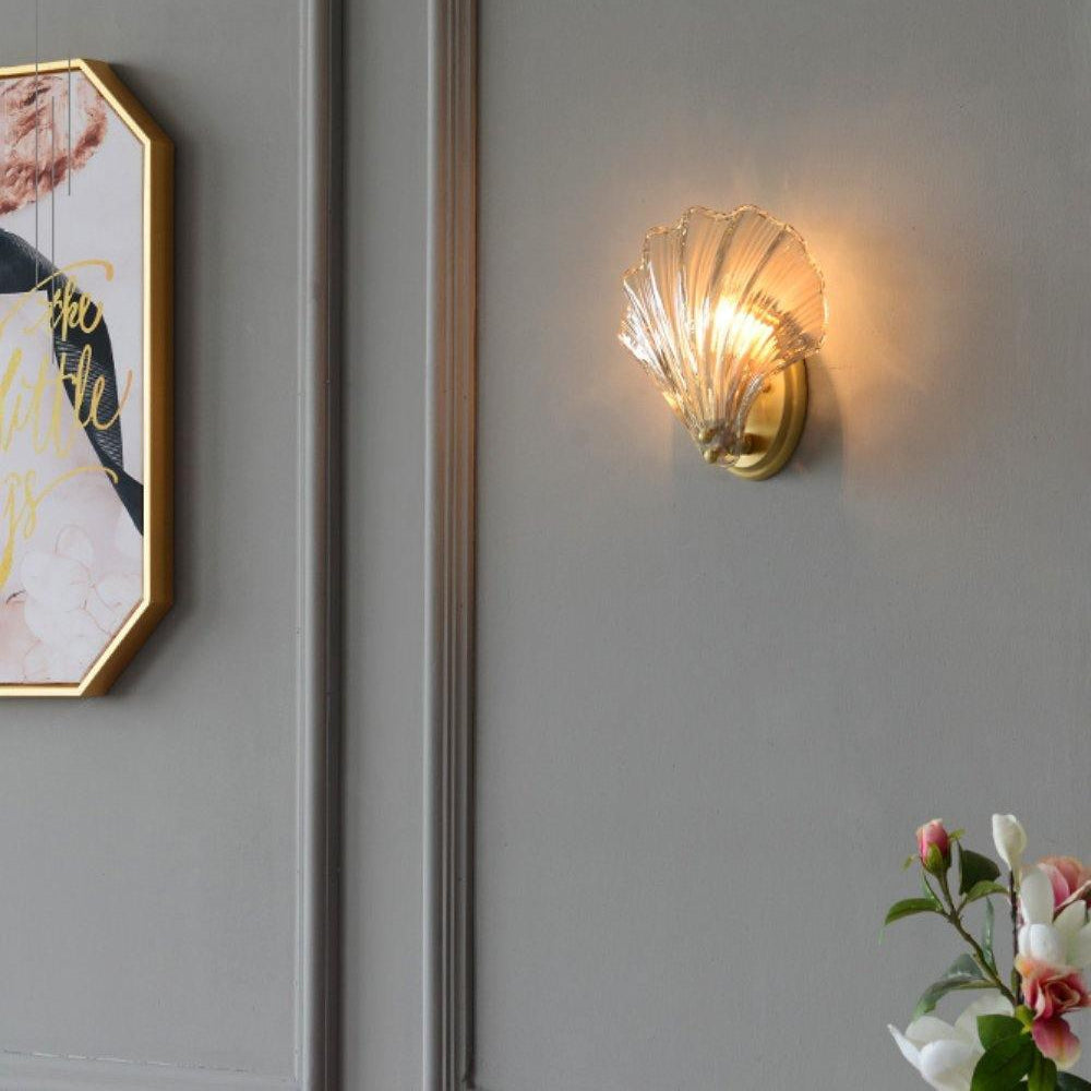 Luminaire design coquillage, créez une atmosphère côtière sereine dans votre salon.