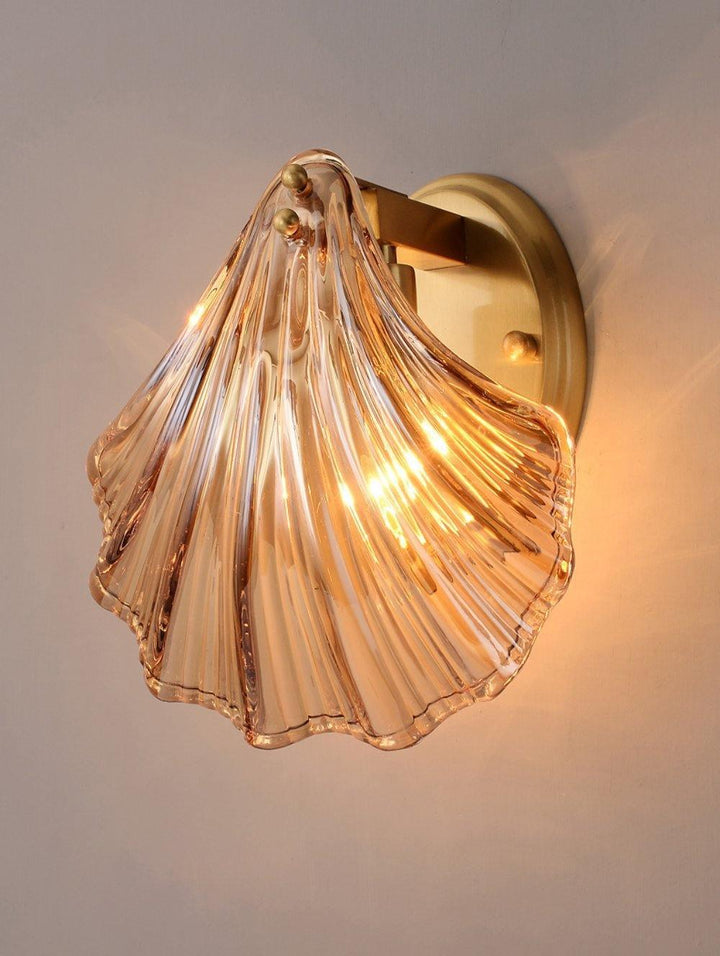 Applique murale coquillage, éclairage d'ambiance, sérénité pour votre espace intérieur.