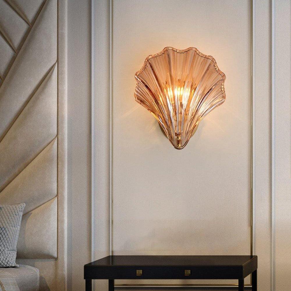 Luminaire mural design unique coquillage, lumière d'ambiance marine pour salon.
