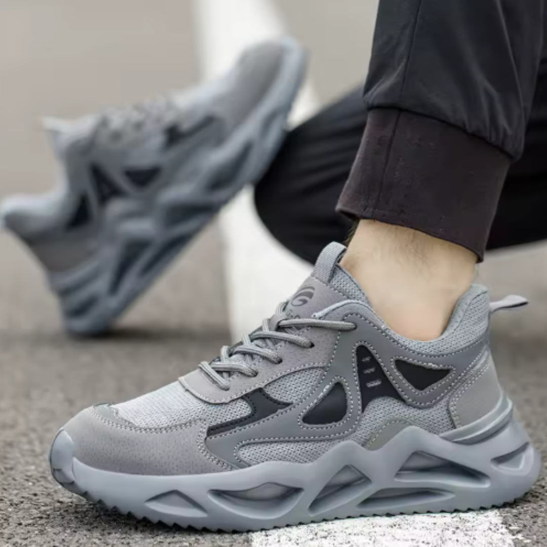 Pieds protégés par des chaussures de sécurité unisexes légères et antidérapantes, assurant confort et sécurité au travail.