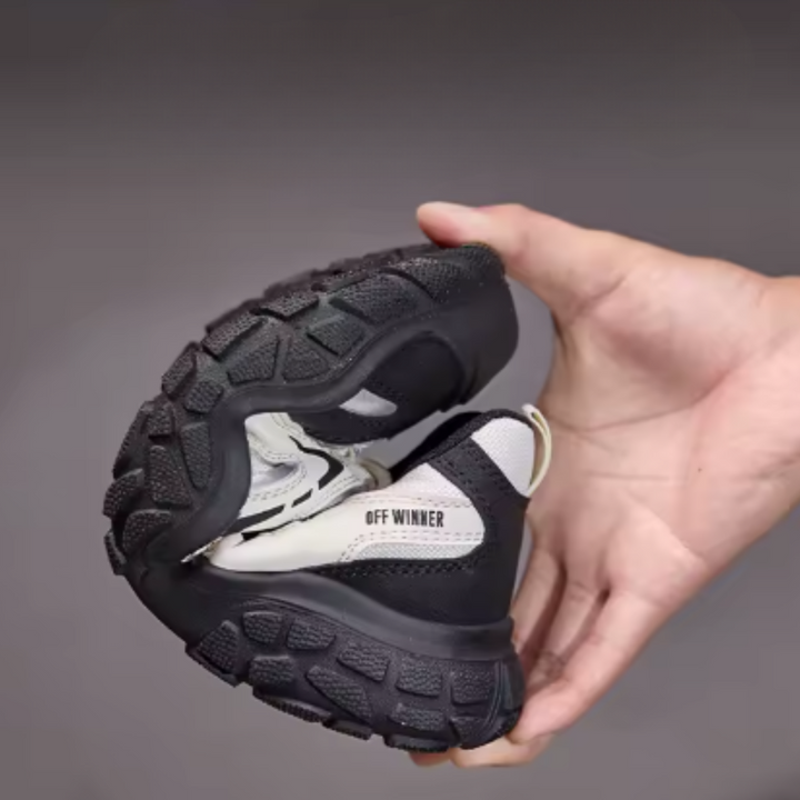 Chaussures de sécurité femme modernes et confortables, dotées d'un embout acier et d'une semelle antidérapante.
