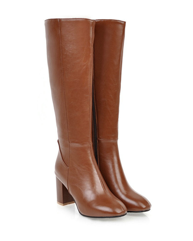 Bottes classiques femme élégantes à talon bloc. Confortables pour l'hiver et l'automne, style chic et casual.