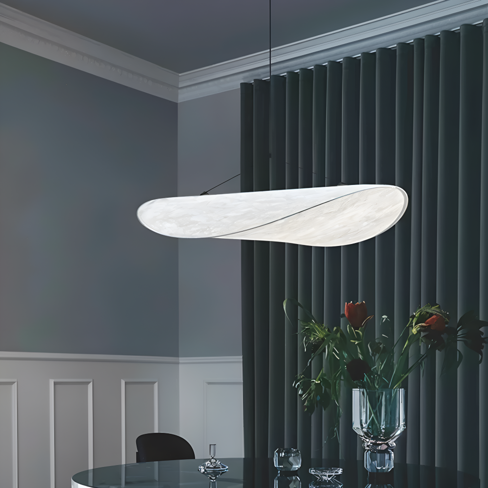Suspension LED Silvara artisanale, luminaire contemporain pour bureau, éclairage LED design et sobre.