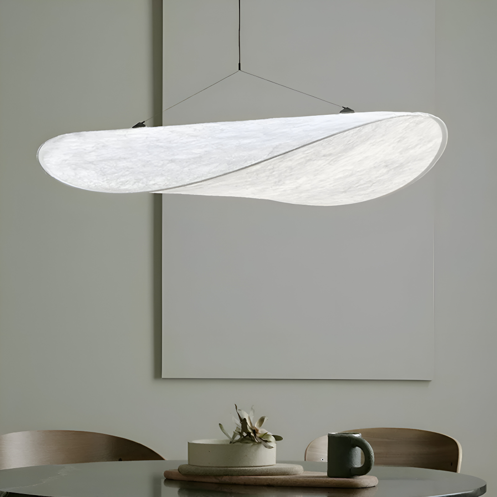 Éclairage LED moderne: Suspension Silvara, design artisanal, transforme votre espace avec éclat.