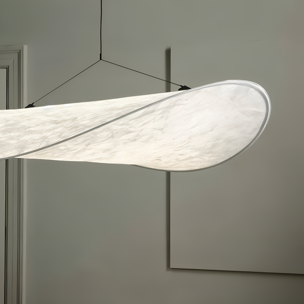 Luminaire suspension Silvara, LED intégrée, design contemporain et fait main pour un foyer cosy.