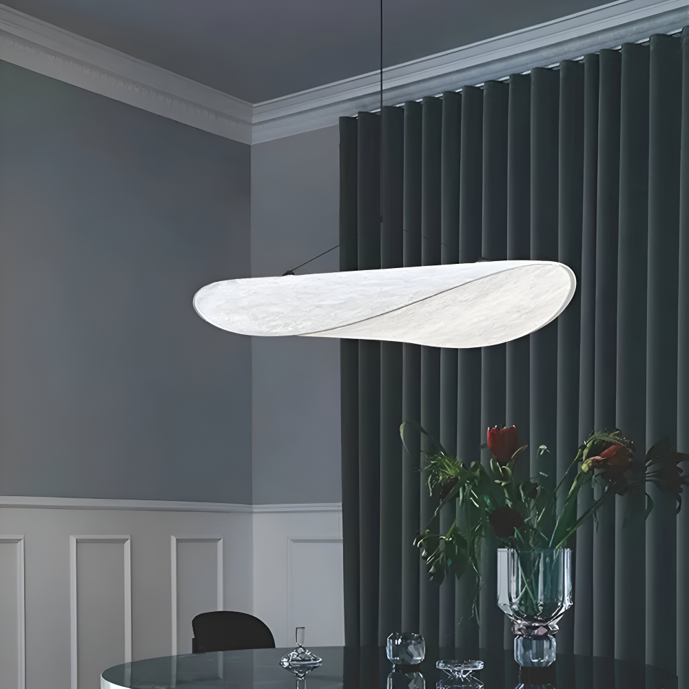 Luminaire LED Silvara fait main, design moderne pour chambre, éclaire votre intérieur avec style.