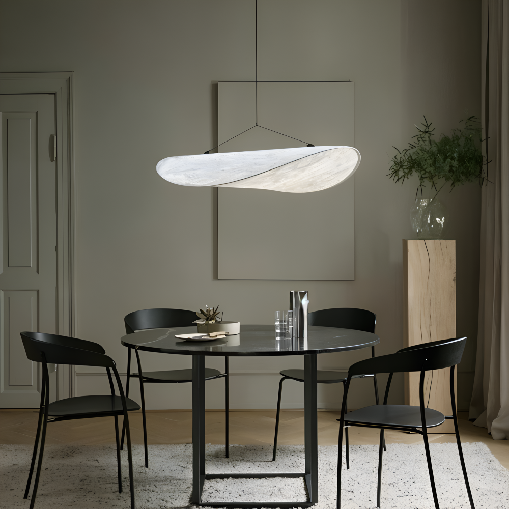 Éclat artisanal moderne: Suspension LED Silvara pour intérieur contemporain, fait main, design unique.