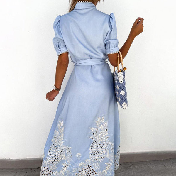 Élégante robe maxi femme romantique avec broderie anglaise, idéale pour les vacances et l'été.