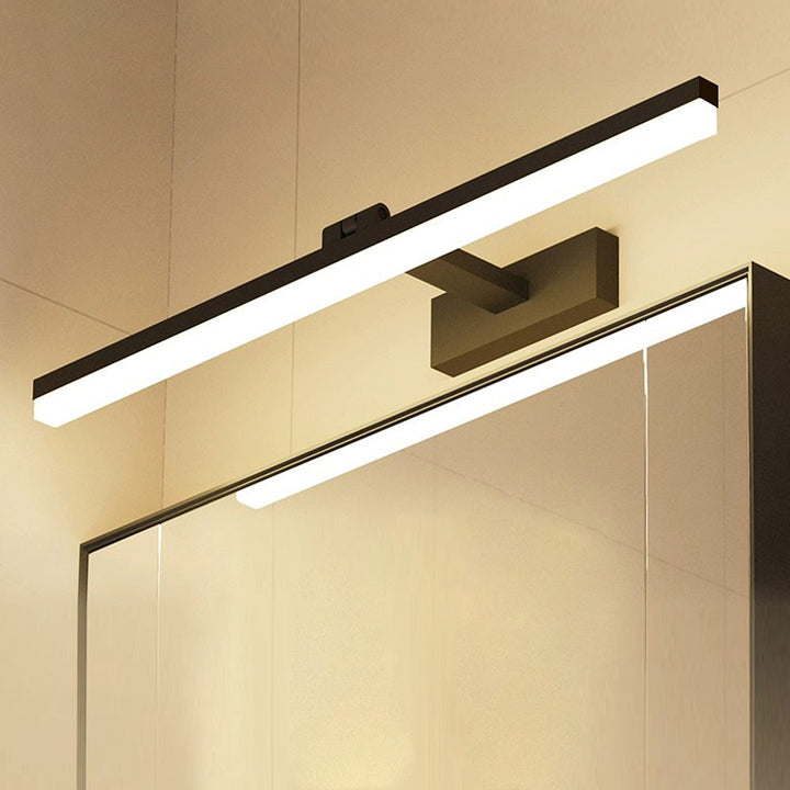 Applique murale LED moderne et élégante pour salle de bain, éclairage design et lumineux.