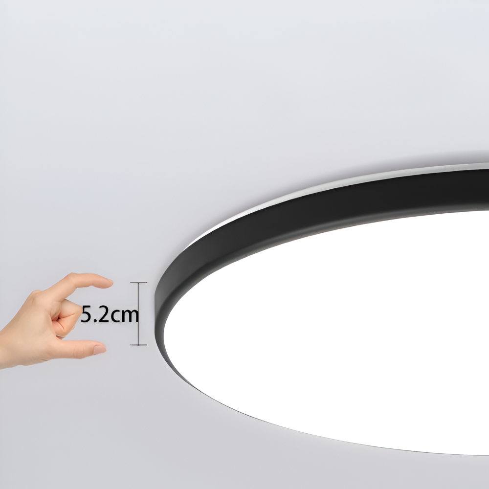 Plafonnier LED moderne et rond, diffusion de lumière homogène pour un confort visuel.