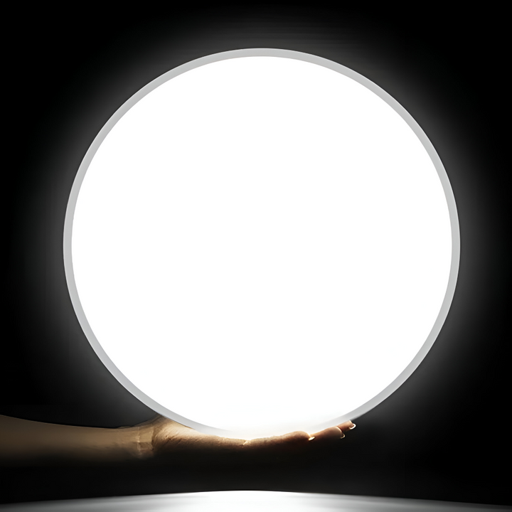 Illuminez votre salon avec ce plafonnier LED design, ultra fin et à économie d'énergie.