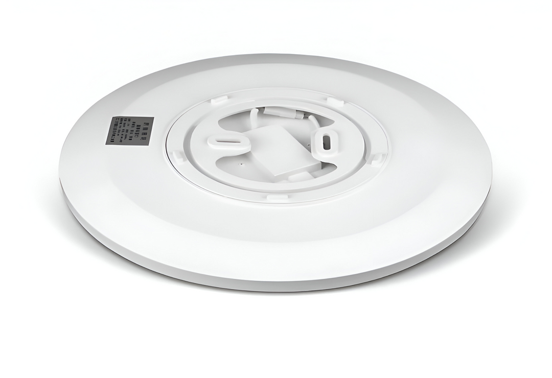 Plafonnier LED blanc, rond, ultra fin, met en valeur votre décoration intérieure.