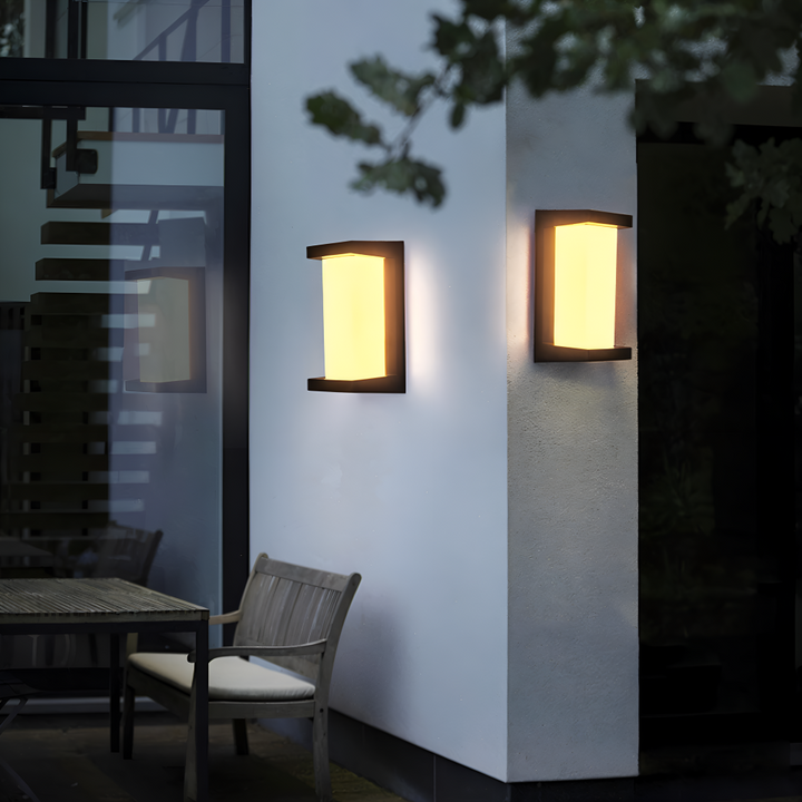 Luminaire extérieur LED intelligent, étanche IP65, économe en énergie. Parfait pour le jardin.