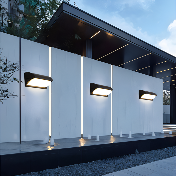 Lampe murale LED extérieure design nordique, lumière chaude/froide, élégance et fonctionnalité.