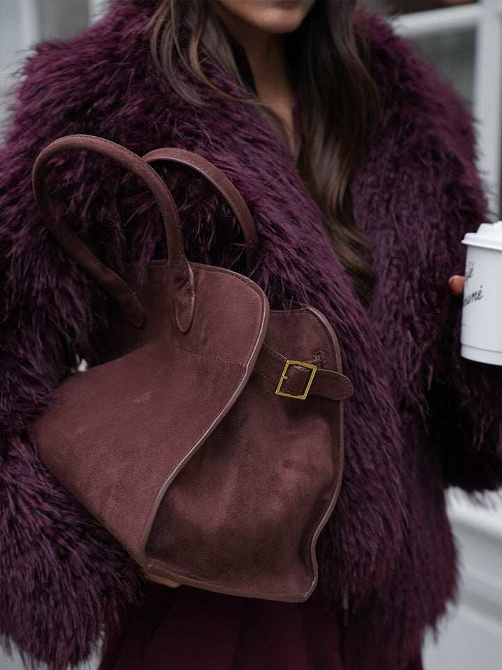 Sac bandoulière femme en cuir, élégance professionnelle pour le bureau ou les rendez-vous importants.