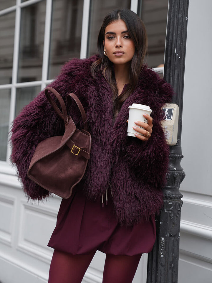 Sac bandoulière en cuir polyvalent pour femme, un accessoire intemporel pour toutes les occasions.