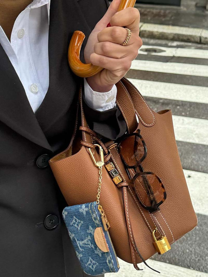 Sac à main femme élégant et organisé, en cuir de qualité. Le fourre-tout idéal pour un usage quotidien.