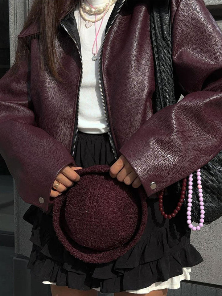 Veste femme oversize bordeaux, zippée, style tendance et élégant, idéale pour l'automne urbain.