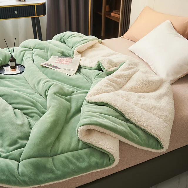 Plaid cosy en flanelle douce et chaude, idéal pour le salon, la décoration et les soirées d'hiver.