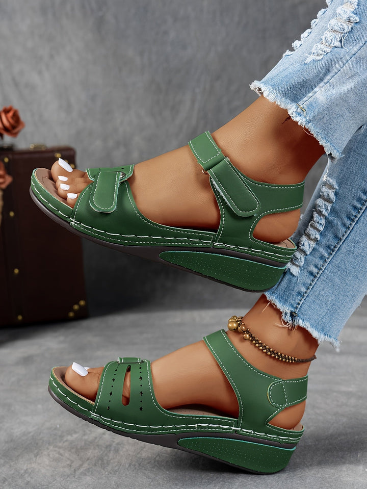Sandales de marche femme, plateforme confortable, style mode pour les vacances d'été.