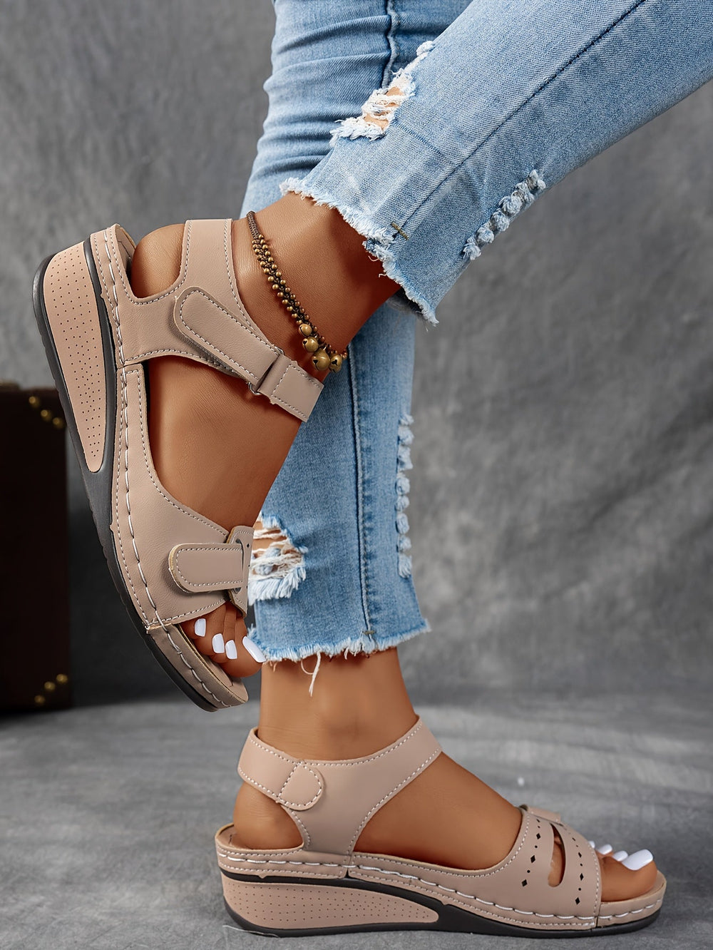 Chaussures d'été femme, sandales à plateforme, idéales pour la marche ou les vacances.