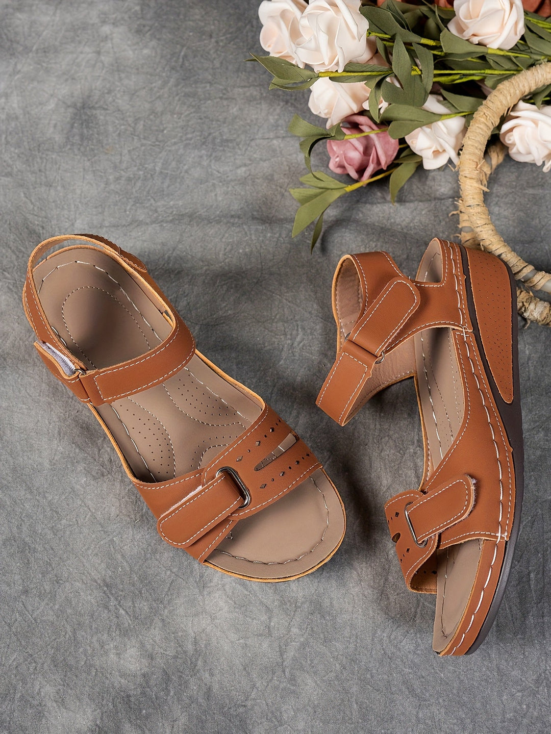 Sandales femme confortables, plateforme pour l'été, idéales pour un style décontracté.