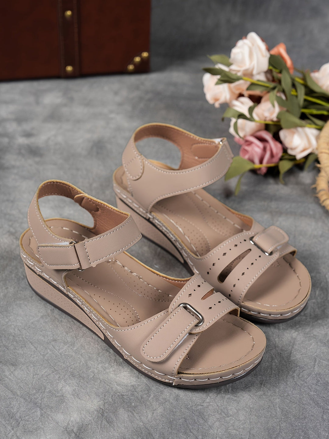 Chaussures d'été femme à plateforme, respirantes, confortables pour la marche estivale.