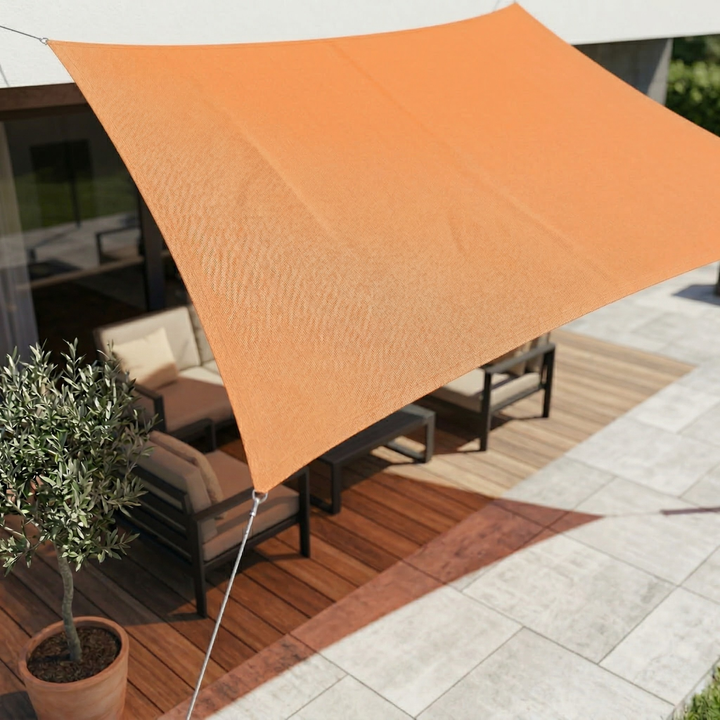 Confort extérieur amélioré avec cette voile solaire rectangulaire imperméable. Idéale pour la détente.