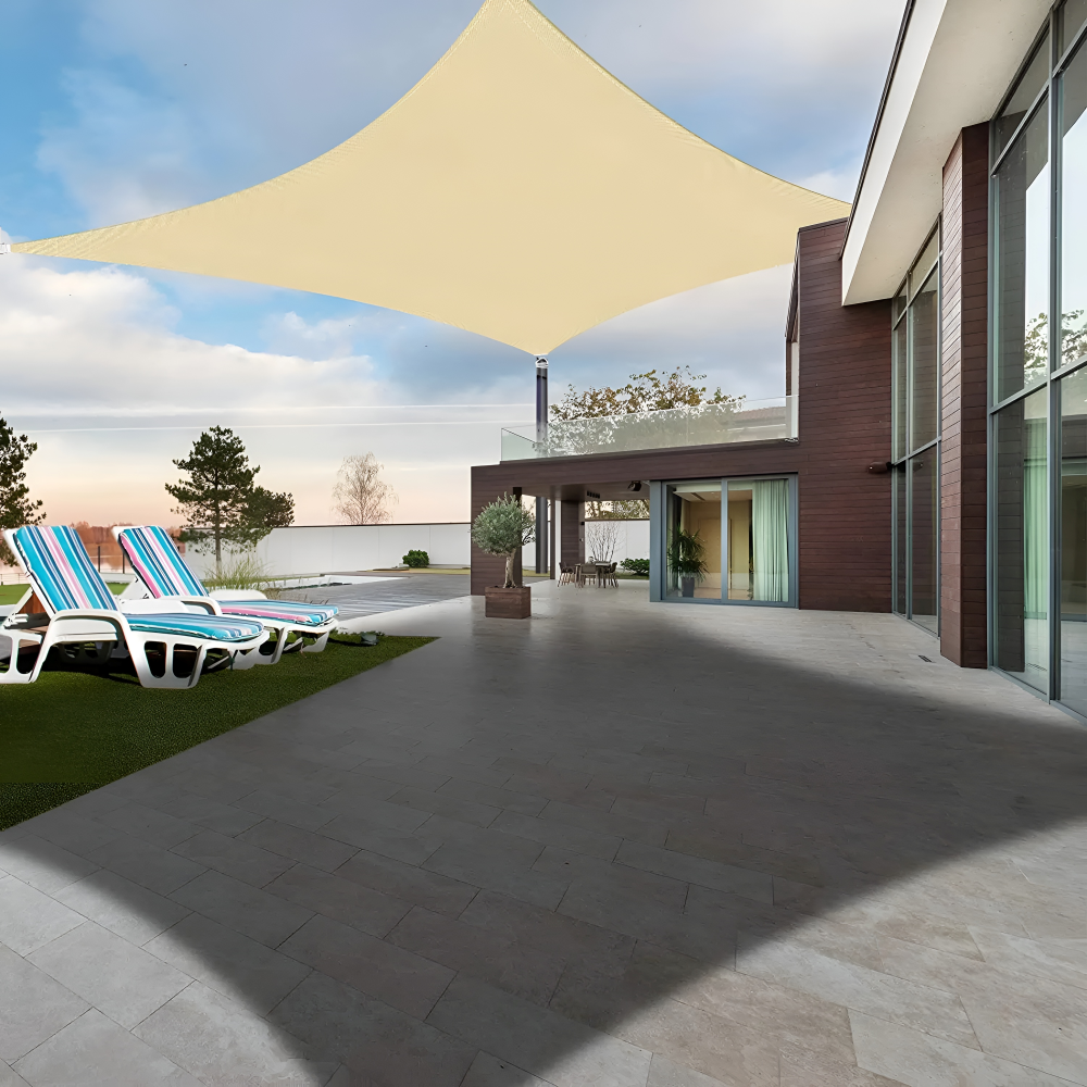 Pare-soleil rectangulaire grand format. Idéal pour terrasse ou piscine, crée un espace frais et protégé.