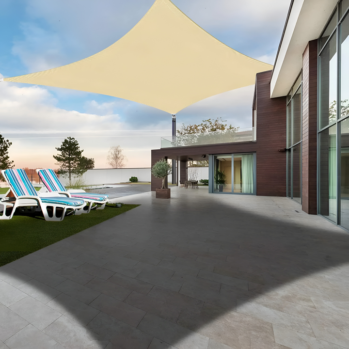 Pare-soleil rectangulaire grand format. Idéal pour terrasse ou piscine, crée un espace frais et protégé.