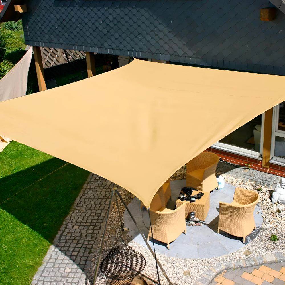 Voile solaire rectangulaire robuste. Équipement extérieur résistant, parfait pour un confort durable sous le soleil.